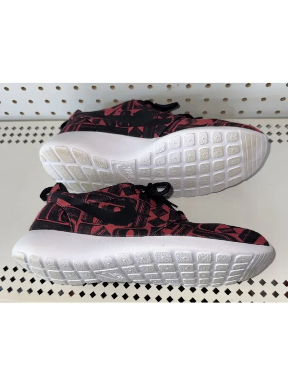 Nike Roshe One Print Ember Glow Womens Athletic Running Shoes Size 8 Red Black